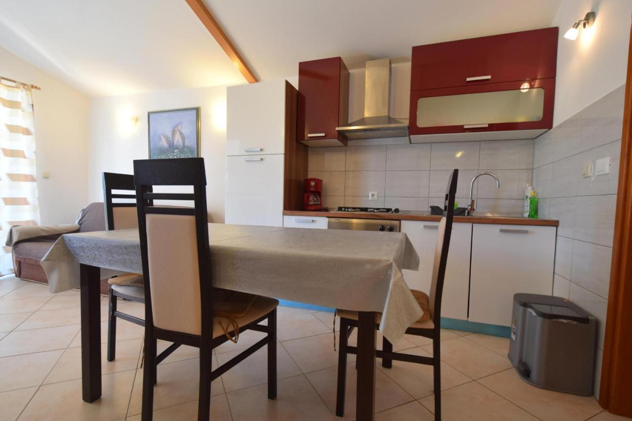 Holiday Home Pere Malinska Zewnętrze zdjęcie