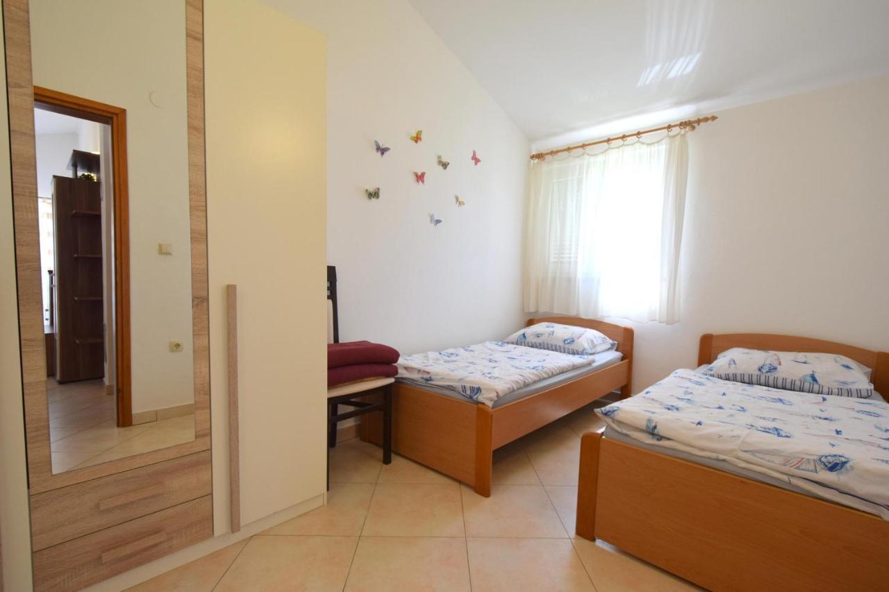 Holiday Home Pere Malinska Zewnętrze zdjęcie