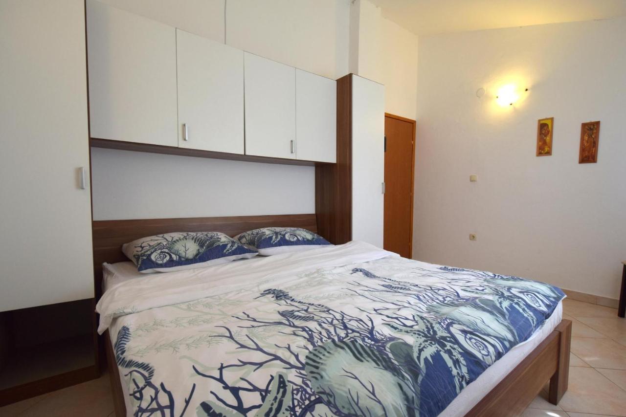Holiday Home Pere Malinska Zewnętrze zdjęcie